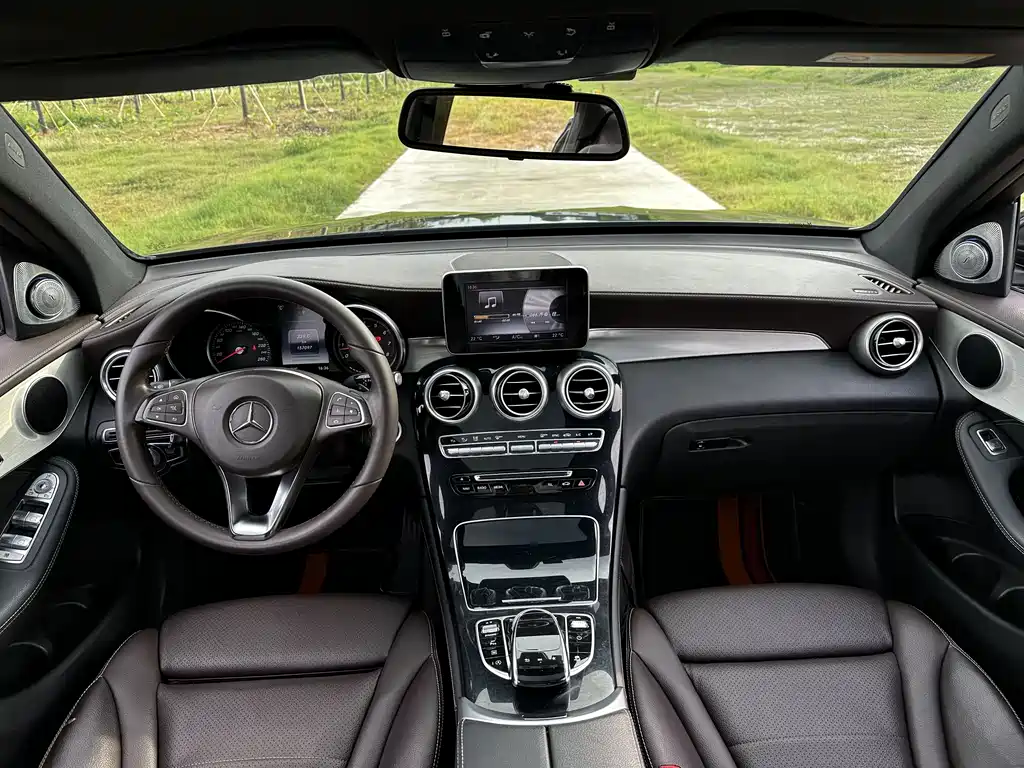 Mercedes-Benz GLC 2017 — фото 13