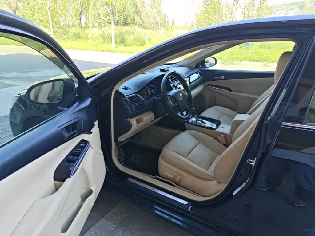 Toyota Camry 2015 — фото 16