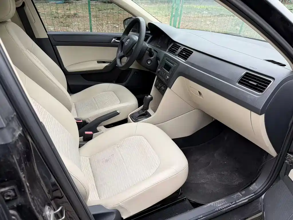 Skoda Rapid 2013 — фото 11