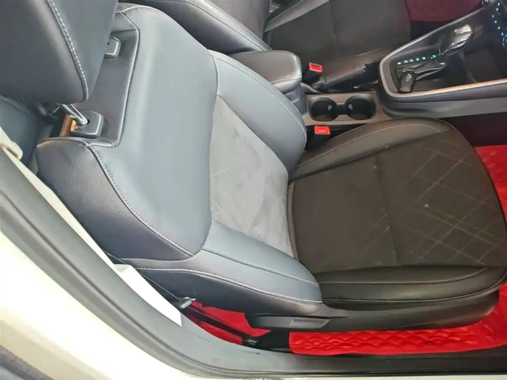 Ford Escort 2021 — фото 25