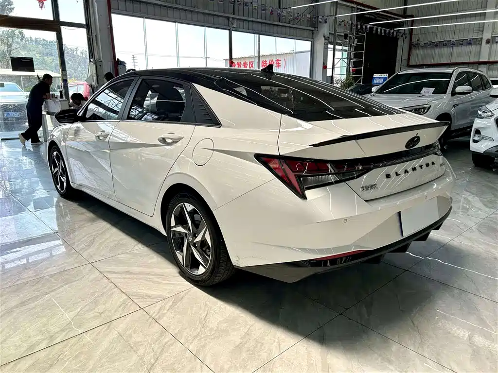 Hyundai Elantra 2023 — фото 4