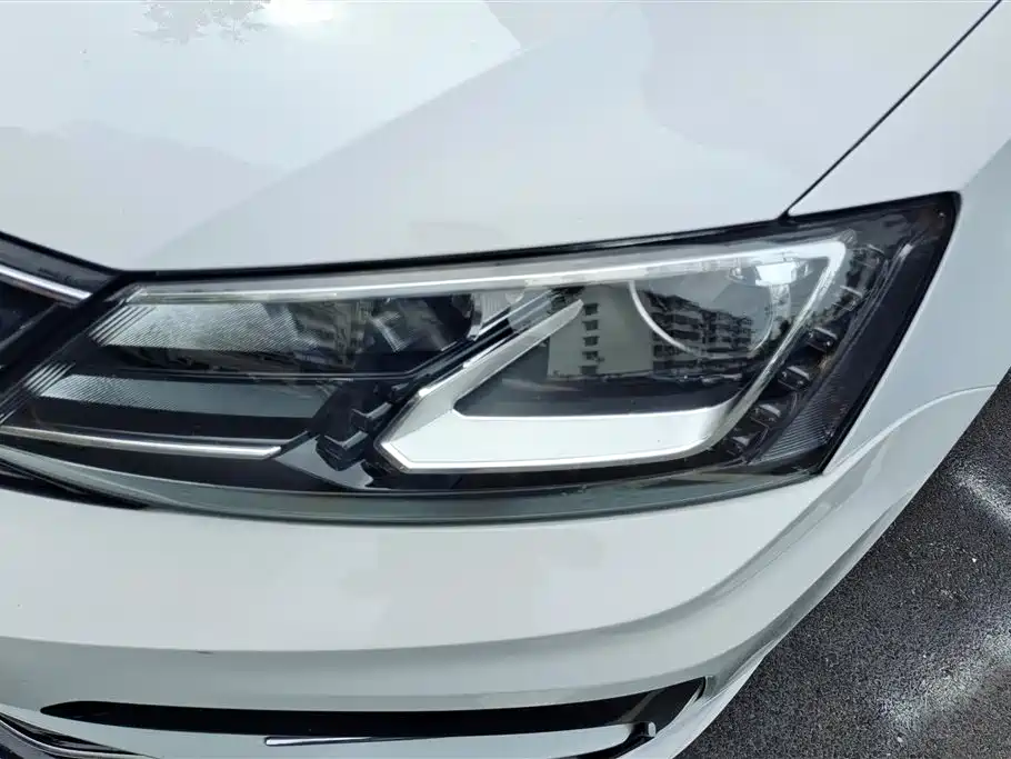 Volkswagen Sagitar 2019