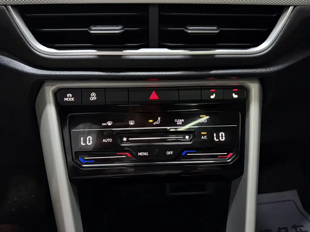 Volkswagen T-Roc 2023 — фото 12