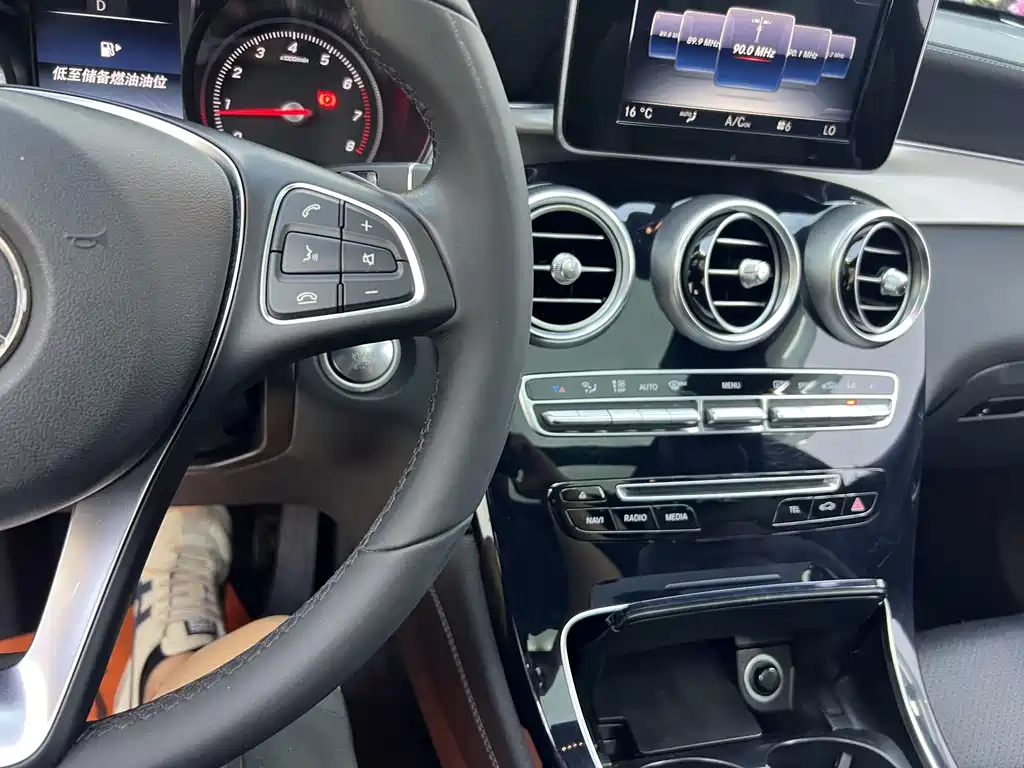 Mercedes-Benz GLC 2016 — фото 13