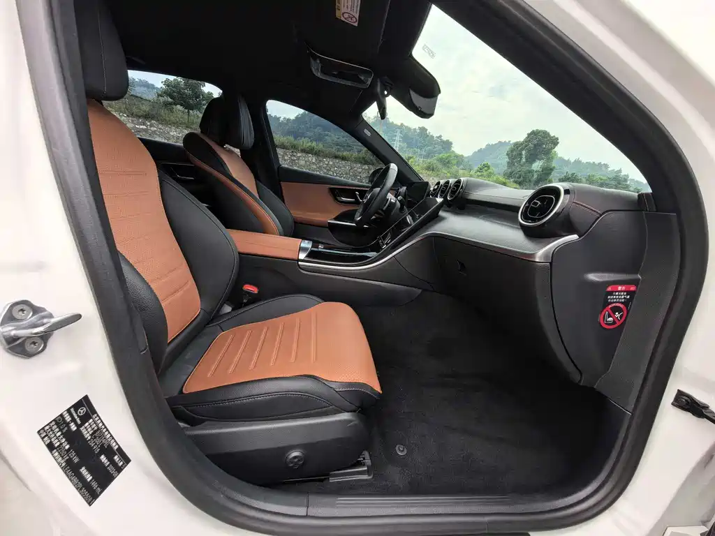 Mercedes-Benz C-Class 2023 — фото 10