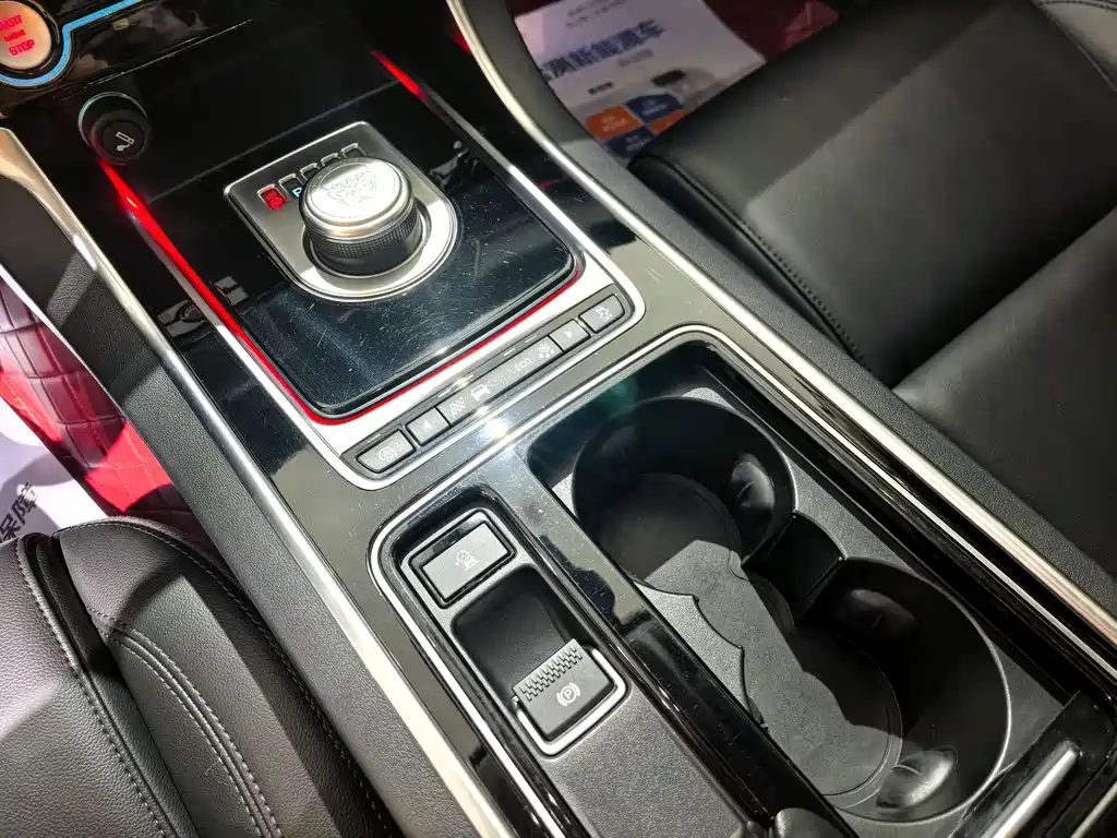 Jaguar XFL 2021 — фото 10