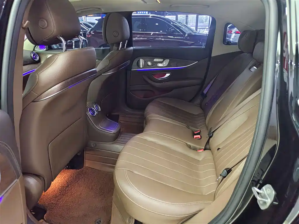 Mercedes-Benz E-Class 2023 — фото 11