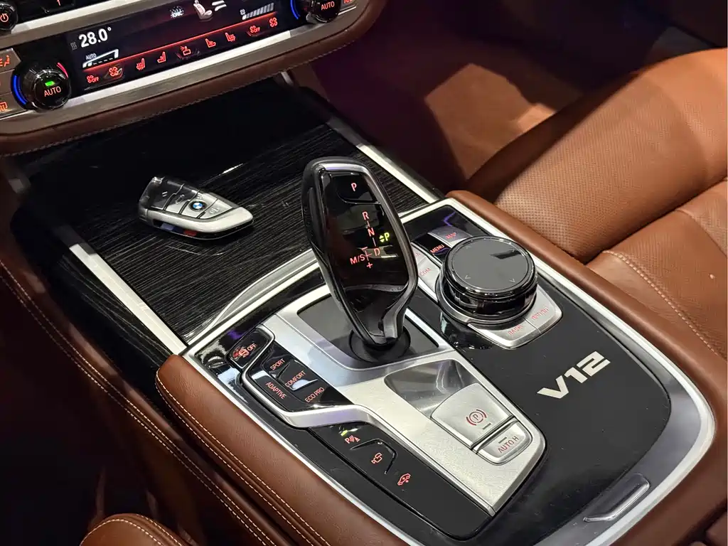 BMW 7 Series 2017 — фото 9