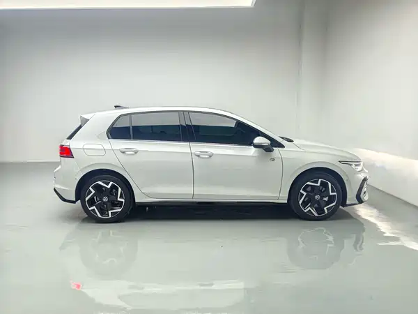 Volkswagen Golf 2025