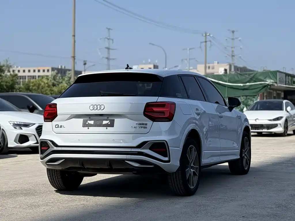 Audi Q2L 2022 — фото 9