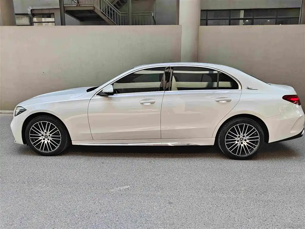 Mercedes-Benz C-Class 2023 — фото 7