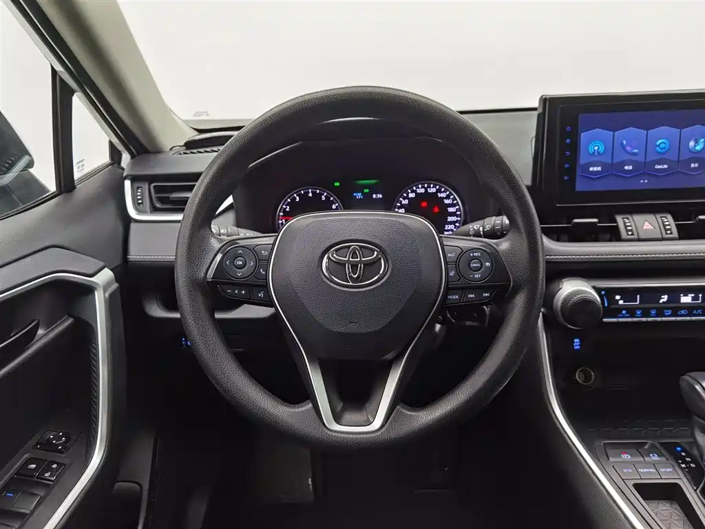 Toyota RAV4 2021 — фото 11