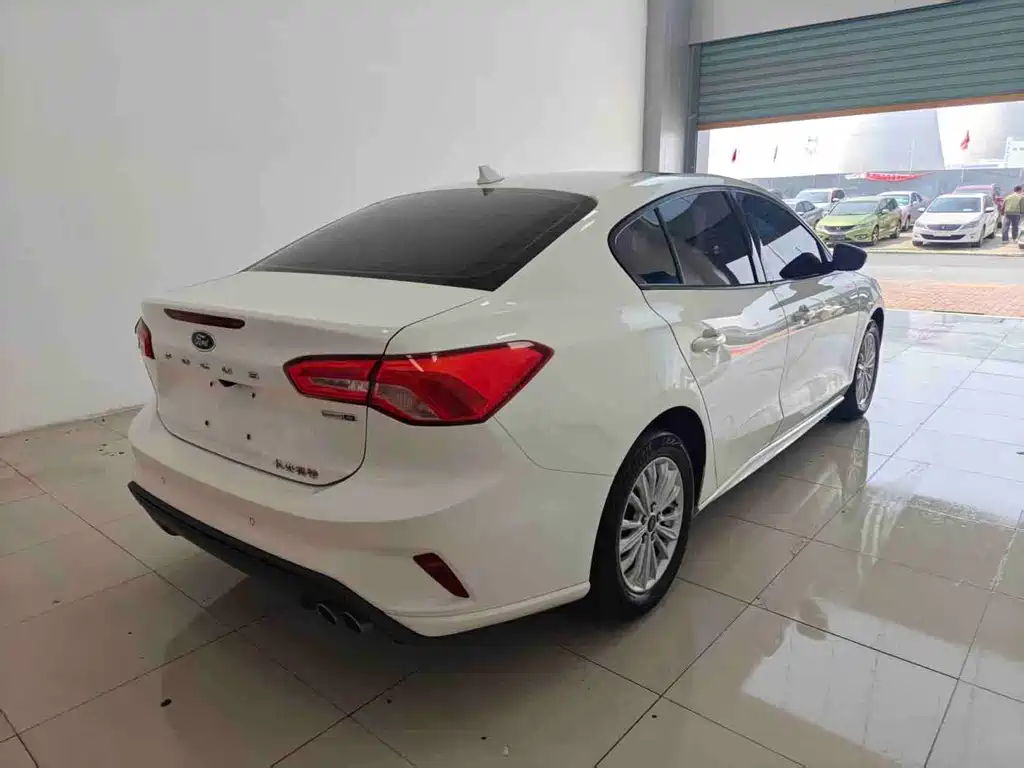 Ford Focus 2020 — фото 15
