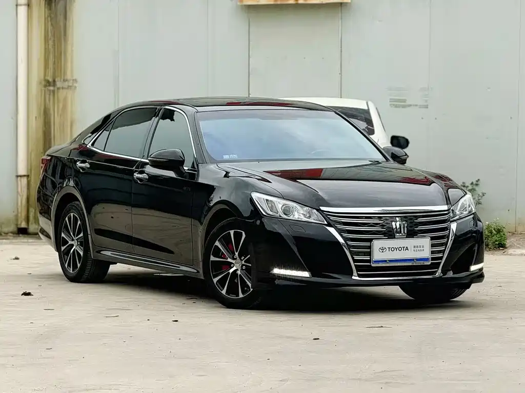 Toyota Crown 2016 — фото 1