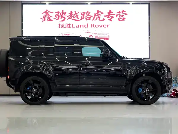 Land Rover Defender 2025