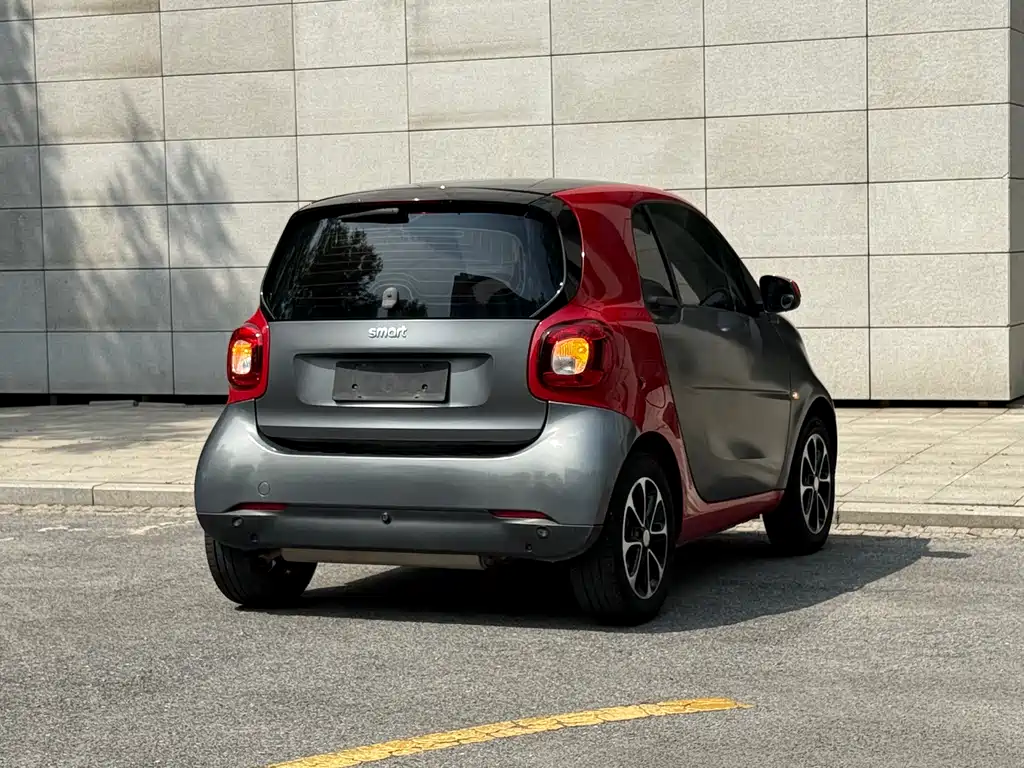 smart Fortwo 2017 — фото 16