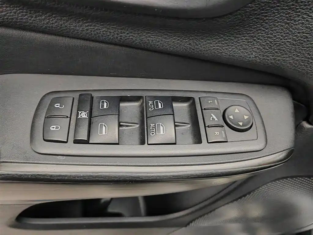 Jeep Cherokee 2018 — фото 9