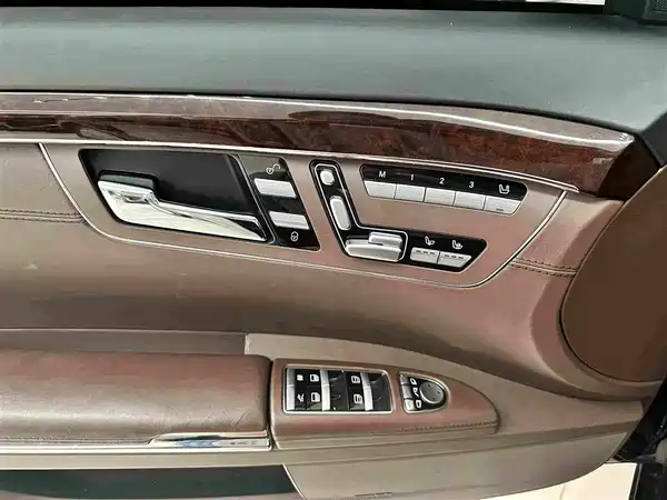 Mercedes-Benz S-Class 2012
