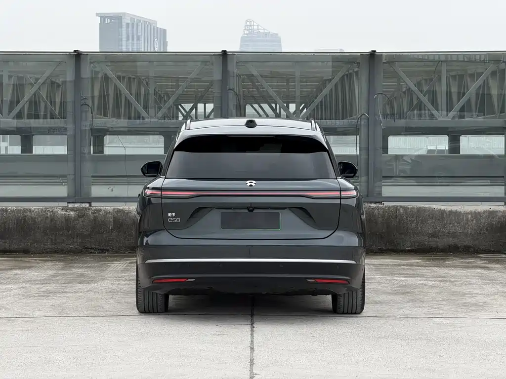 NIO ES8 2024
