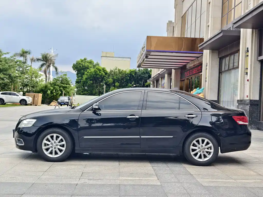 Toyota Camry 2010 — фото 4