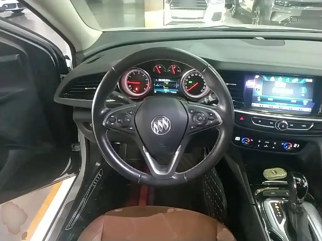 Buick Regal 2020 — фото 11