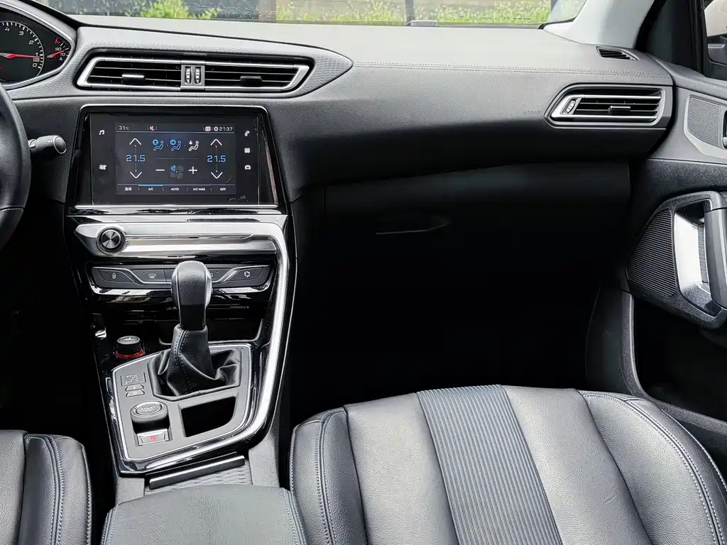 Peugeot 308 2018 — фото 18