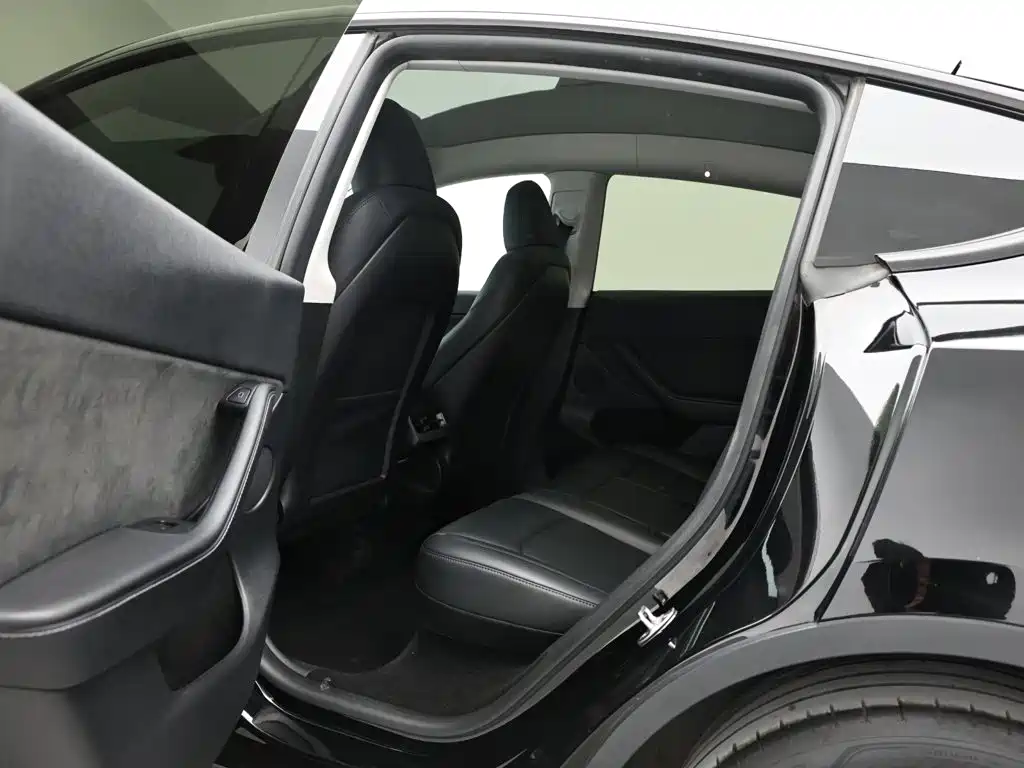 Tesla Model Y 2023 — фото 15