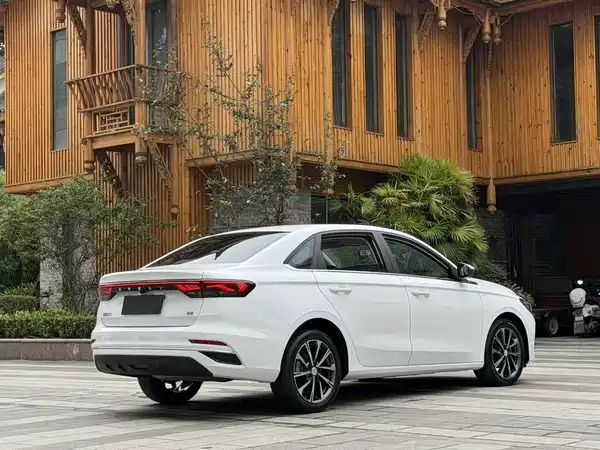 Geely Emgrand 2025