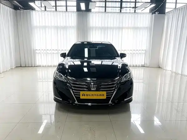 Toyota Crown 2016