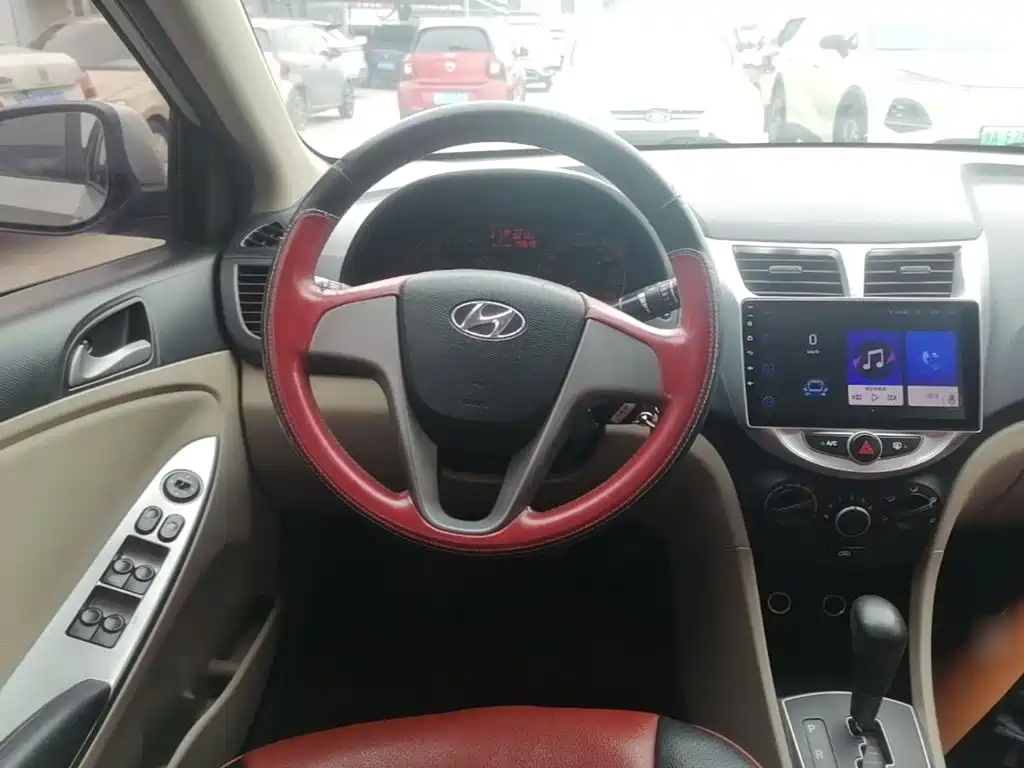 Hyundai Verna 2015 — фото 11