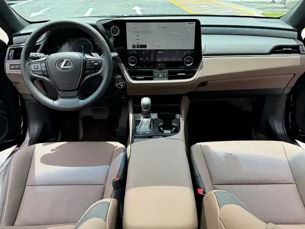 Lexus ES 2025