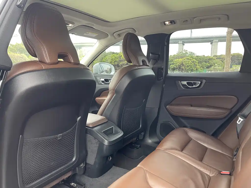 Volvo XC60 2020 — фото 24
