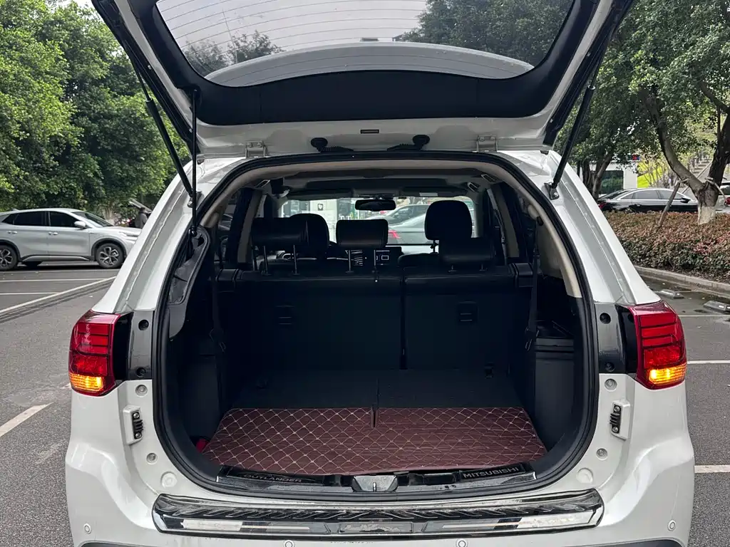 Mitsubishi Outlander 2017 — фото 10