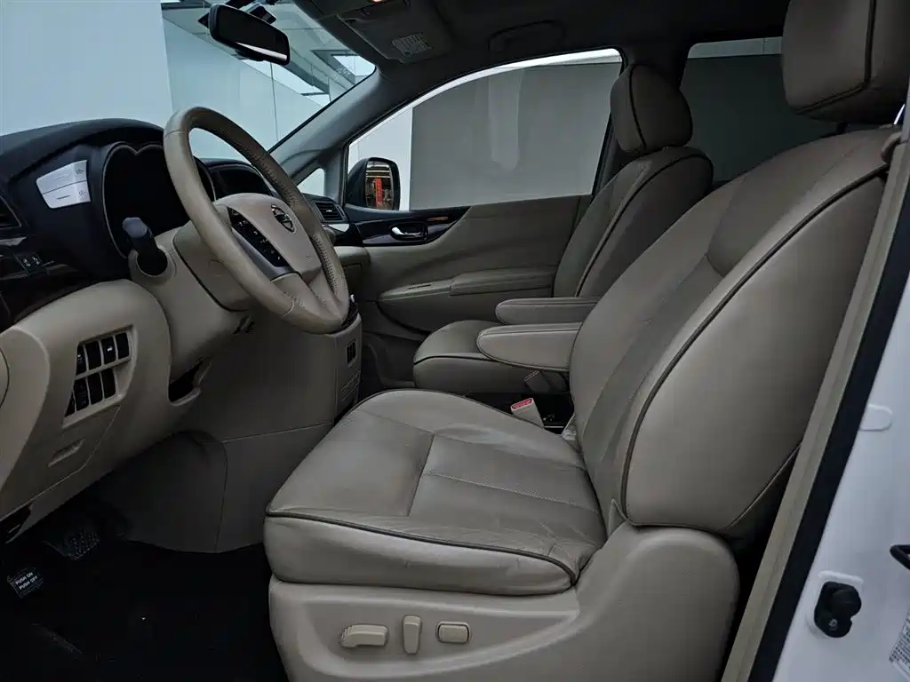 Nissan Quest 2016 — фото 7