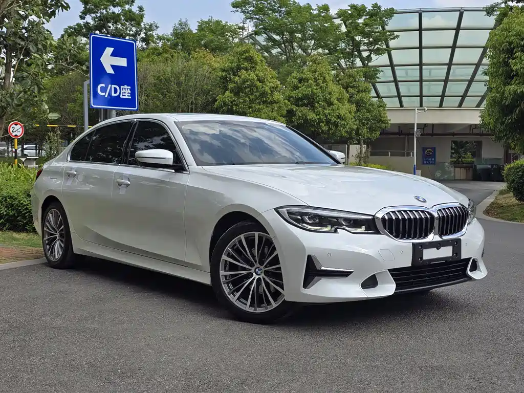 BMW 3 Series 2019 — фото 3