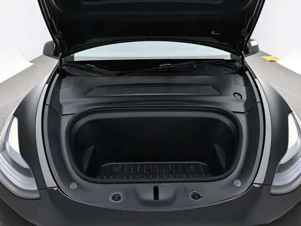 Tesla Model Y 2023 — фото 17