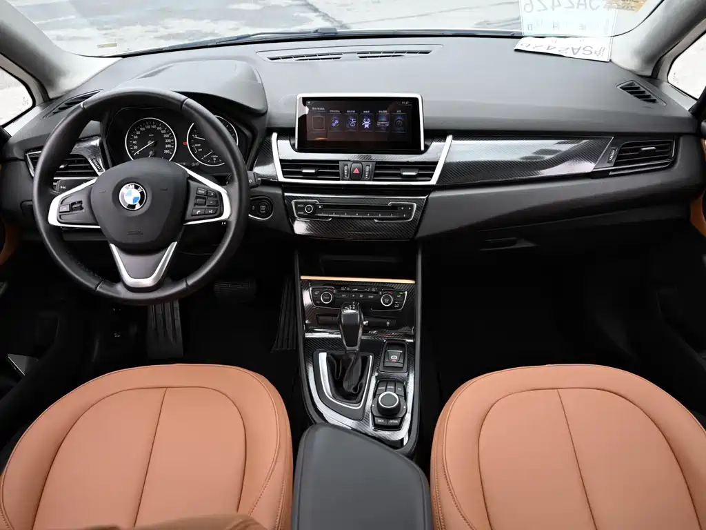 BMW 2 Series Active Tourer 2017 — фото 9