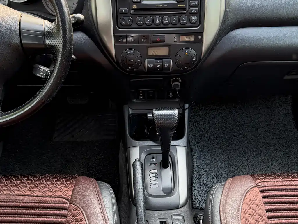 Toyota RAV4 2005 — фото 12