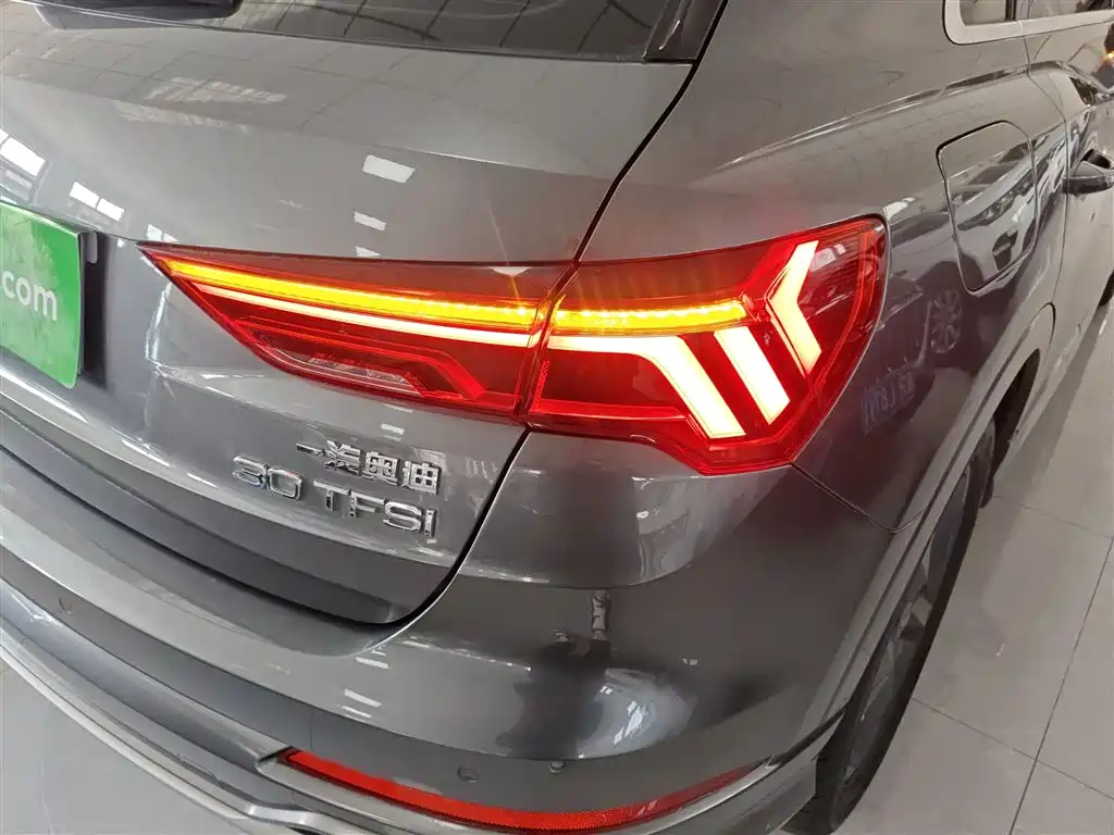 Audi Q3 2020 — фото 23