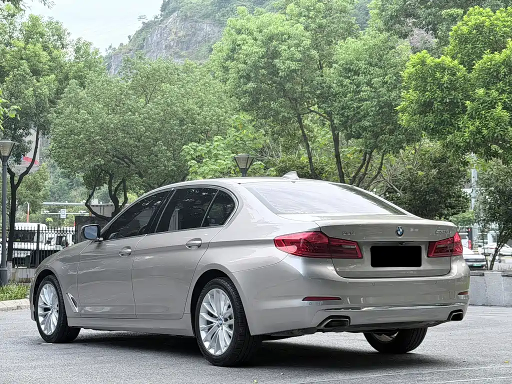 BMW 5 Series 2019 — фото 17