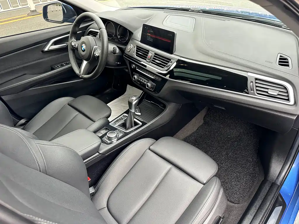 BMW 1 Series 2019 — фото 11