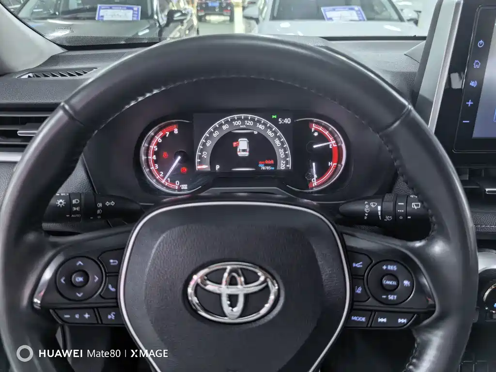 Toyota RAV4 2020 — фото 10