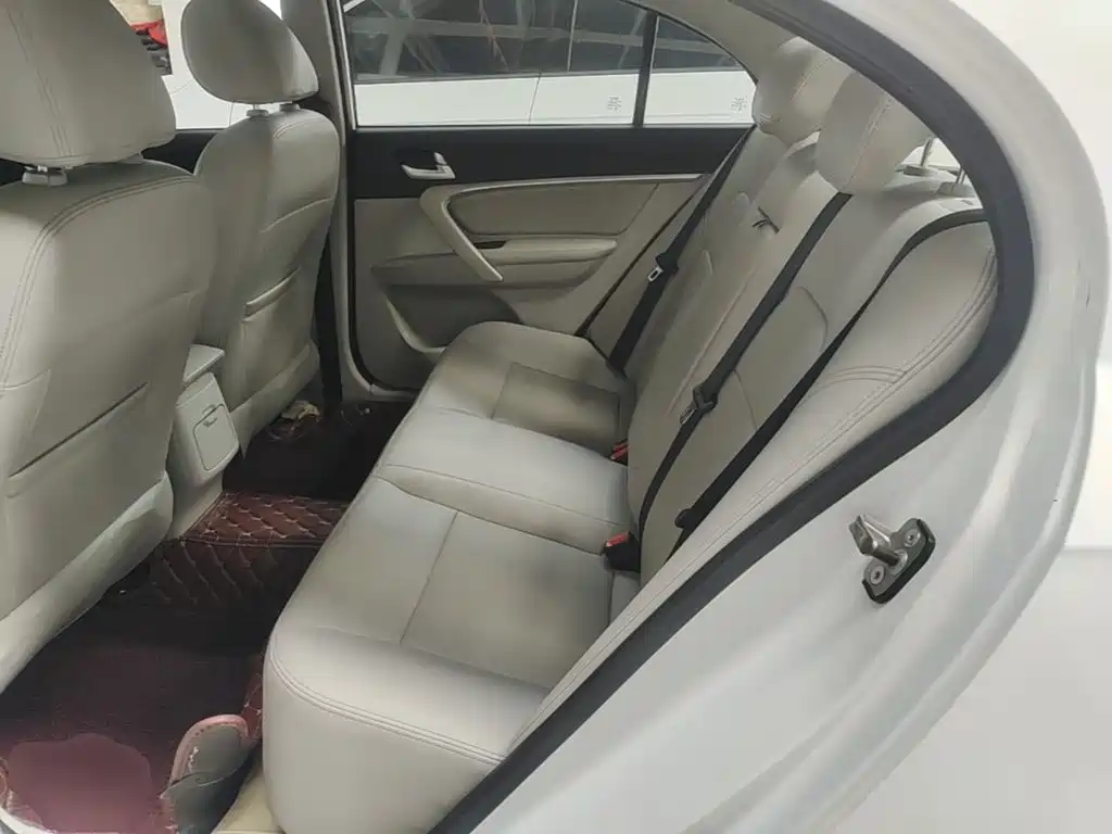Geely Emgrand 2015 — фото 17