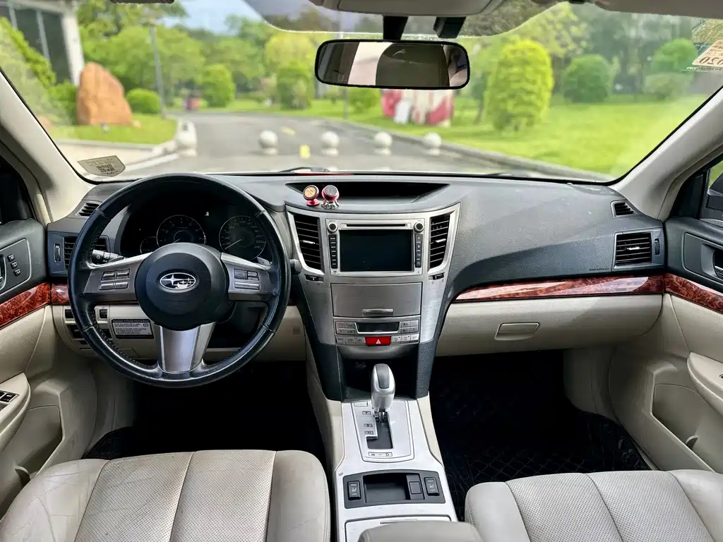 Subaru Outback 2010 — фото 9