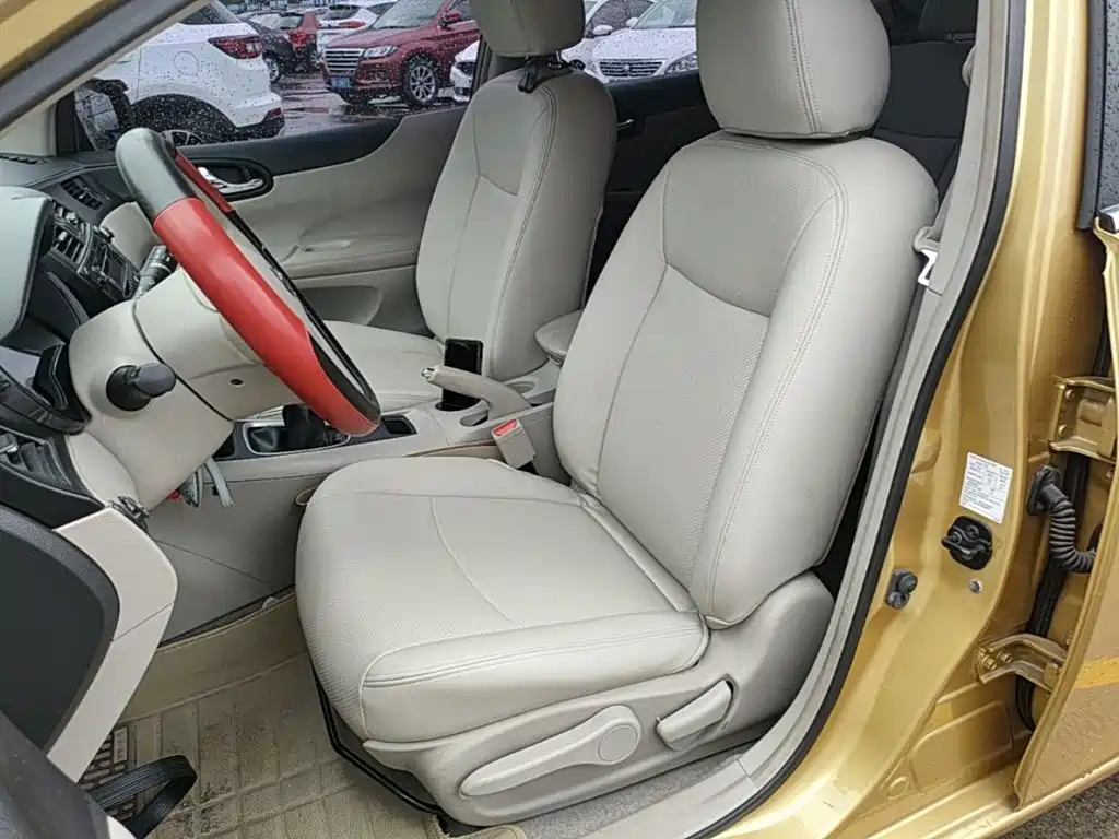 Nissan Tiida 2015 — фото 15