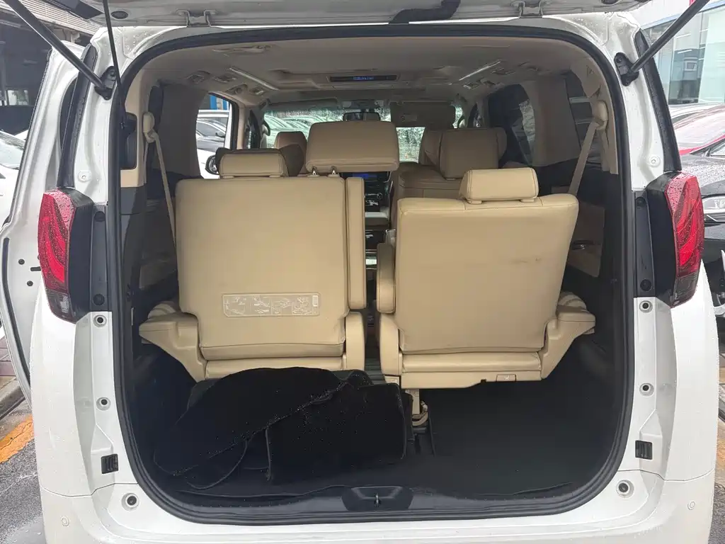 Toyota Alphard 2017 — фото 13