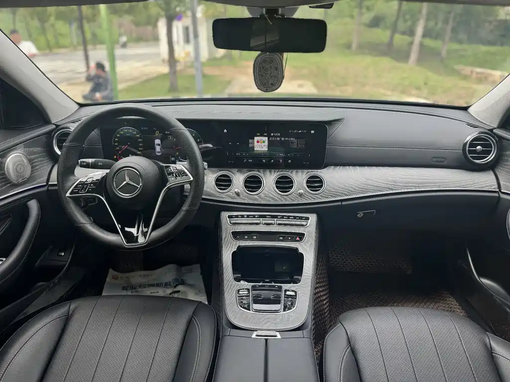 Mercedes-Benz E-Class 2021 — фото 15