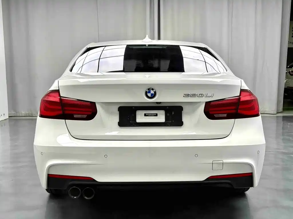 BMW 3 Series 2018 — фото 9