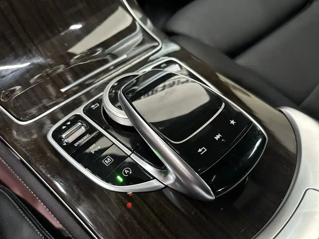 Mercedes-Benz GLC 2018 — фото 12