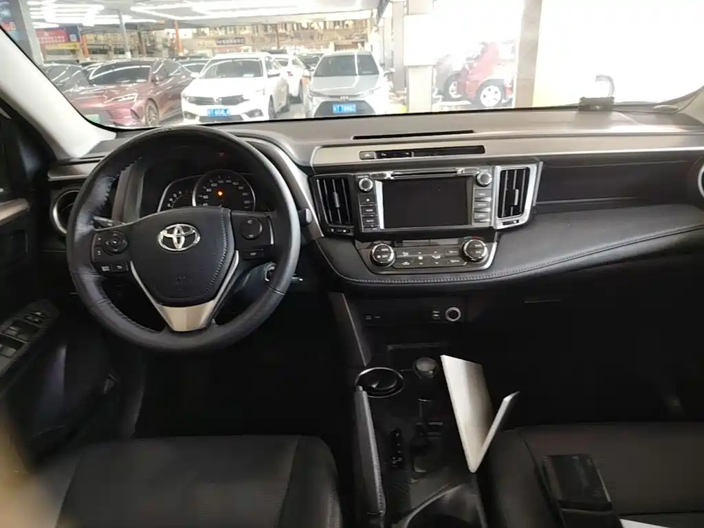 Toyota RAV4 2016 — фото 10